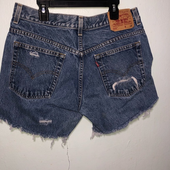 Womens Levi’s  Ripped Shorts Size 13s - Picture 5 of 10